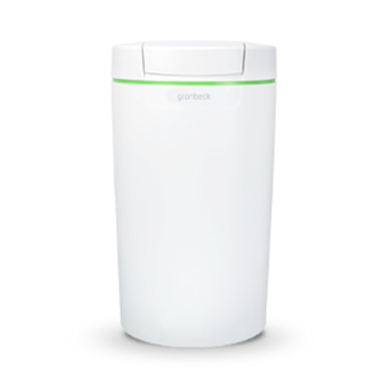 Ein weißer zylindrischer Behälter mit grünem Ring und der Aufschrift "grünbeck" steht vor einem neutralen Hintergrund.