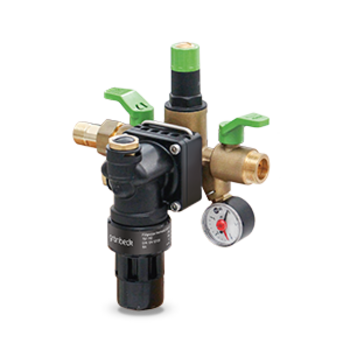 Bauteil aus der Füllgruppe themaliQ mit mehreren Anschlüssen, grünen Hebeln und Druckanzeige.