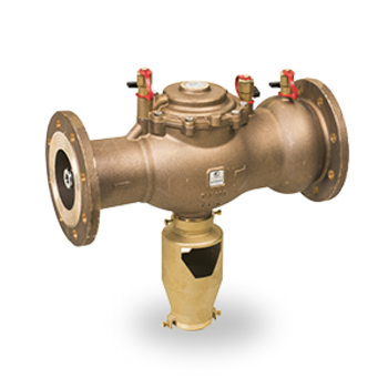 Ein großes, bronzefarbenes Ventil mit Flanschen und roten Bedienkappen auf einem weißen Hintergrund.